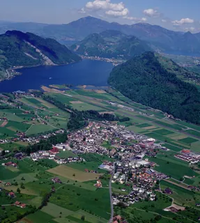 Alpnach, Airfield, Bürgenstock, Rigi (03.05.2003)
