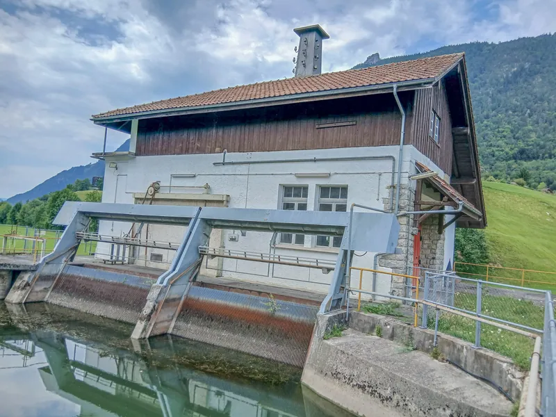 Kraftwerkgebäude über die Seeweren, Brunnen SZ 20260725-jag9889 (2026-07-25 13:00:40)
