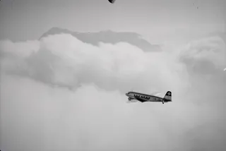 Douglas DC-2-115-D, HB-ISI in flight in the clouds in front of the Rigi, looking southeast (SE) (1935-1944)