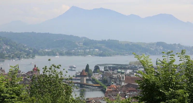 View on the Rigi, the Kappelbridge and Lake Lucerne from the viewpoint near the Château Gütsch (2023-05-21 13:21:38)