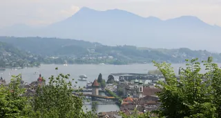 View on the Rigi, the Kappelbridge and Lake Lucerne from the viewpoint near the Château Gütsch (2023-05-21 13:21:38)