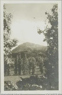 Die Rigi zeigt sich majestätisch zur Umgebung hin (1934)