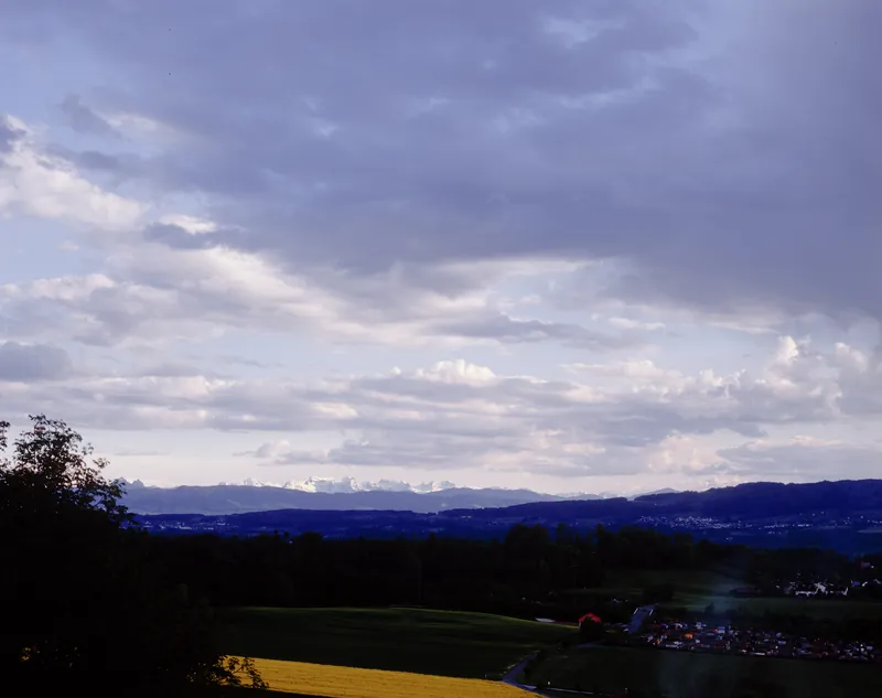 Uster, Wermatswil Fohlenweid, view toward the Oberland Expressway and Mount Rigi (15.05.2002)