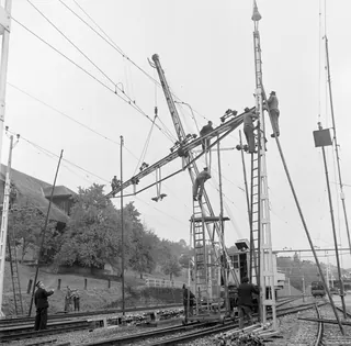 Fahrleitungsjochauswechslung in Küssnacht am Rigi (25.10.1951)