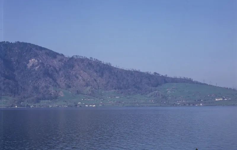 Küssnacht SZ, northeast view of Rigi with Rigi north ridge, in the foreground Ober Immensee and Lake Zug (21.04.1993)