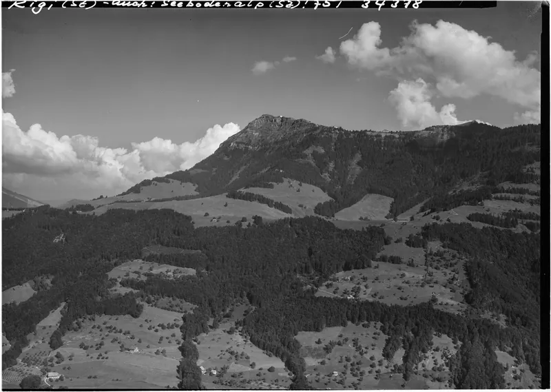 Rigi Massif SZ, overviews and partial views from the direction of Küssnacht am Rigi SZ with Seebodenalp (20.08.1975)