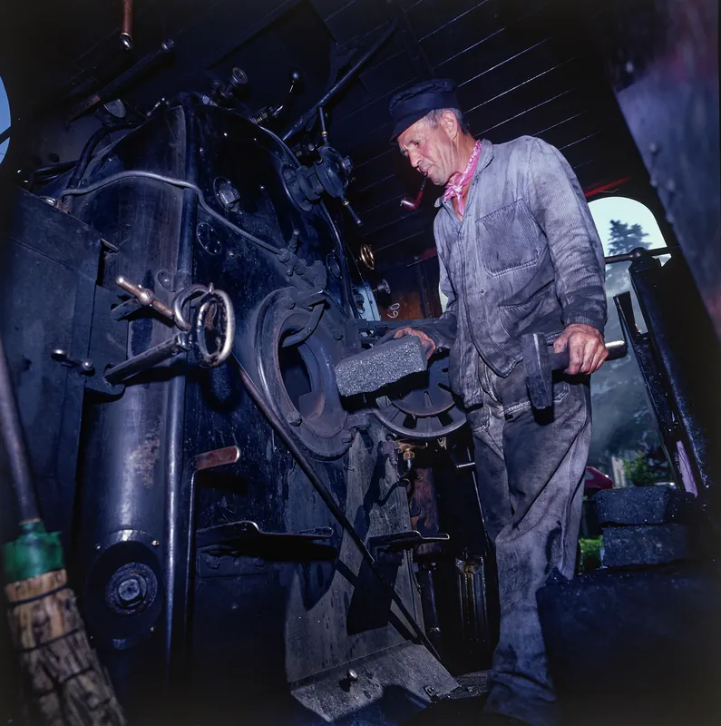 Vitznau, Vitznau-Rigi Railway (VRB), fireman of steam locomotive H2/3 No. 17 in action (ca. 1975)