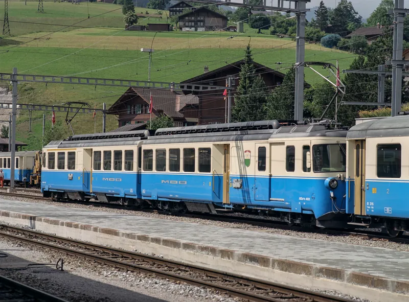 Canton BE, Zweisimmen, Bde 5003 and Bt 5303 ; driver's cab in cab car ABt 5303 ; Ae 4/4 258 in Zweisimmen at 10.00 o'clock ; ABDe 8/8 4002 ; Arth-Rigi railcar in Goldau ; bogie downhill of BDe 2/4 12 and Bt 22 on the siding (22.06.2000-23.07.2000)