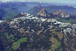 Oberiberg, in the direction of Mythen, Pilatus, Drusberg and Rigi (07.05.1994)