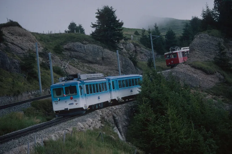 Between Staffel and Rigi-Kulm, Rigibahn track, train of ARB and behind a train of VRB (9/1996)