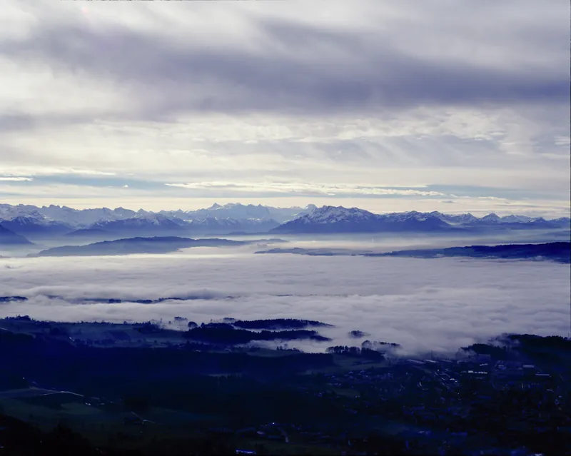 Affoltern am Albis, Rigi, and Pilatus—a Föhn-like atmosphere (23.11.2002)