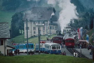 Rigi-Staffel (SZ), train station, trains of the Vitznau-Rigi Railway (VRB) and the Arth-Rigi Railway (ARB) (9/1996)