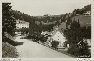 Rigi-Klösterlii mit Hotel Schwert und Kapelle Maria zum Schnee (1937)