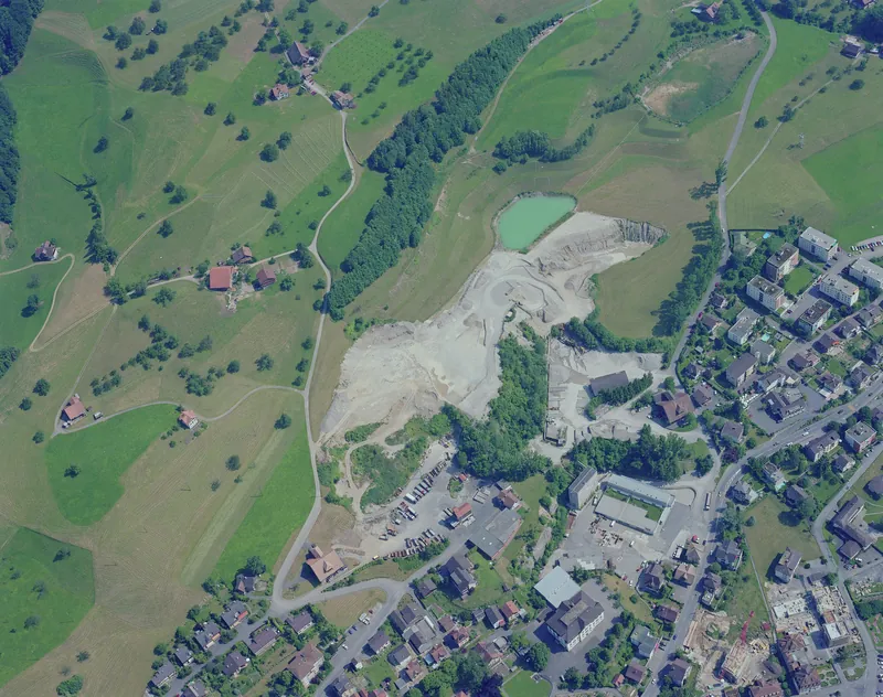 Küssnacht a. Rigi, gravel plant and clay pit excavation (18.06.1994)