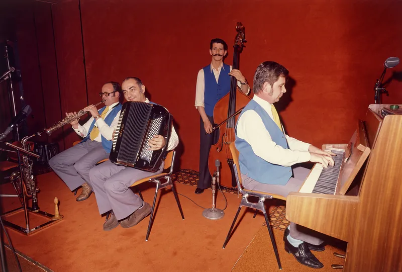 Rigi, Folk Music (1976)