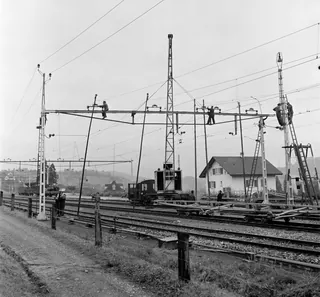 Fahrleitungsjochauswechslung in Küssnacht am Rigi (25.10.1951)