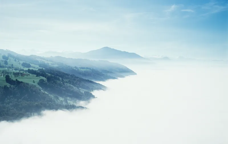 Zugerberg and Rigi, sea of fog over Lake Zug and Zug, looking south (S) (09.10.1995)