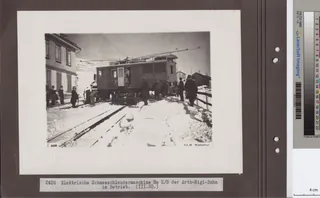 Elektrische Schneeschleudermaschine He 2/3 der Arth- Rigi -Bahn, im Betrieb (ca. 1930)