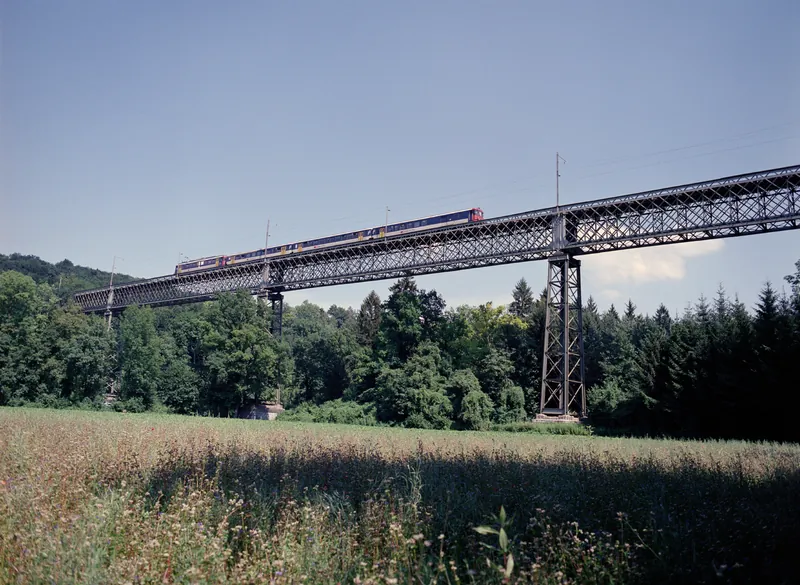 Railroad bridge at Ossingen (over the river Thur): 1: train 7955 at 14:33 from Winterthur, S 29 without lateral sun ; 2: train 7958 at 15:25 to Winterthur, S 29 with lateral sun ; 3: train 7959 at 15:33 from Winterthur, S 29 with lateral sun ; Chräbel in Goldau with Rigi steam loco 17 and BDhe 4/4 15 and driving trailer Bt 25 on downhill at 09:45 (25.07.2001-02.08.2001)