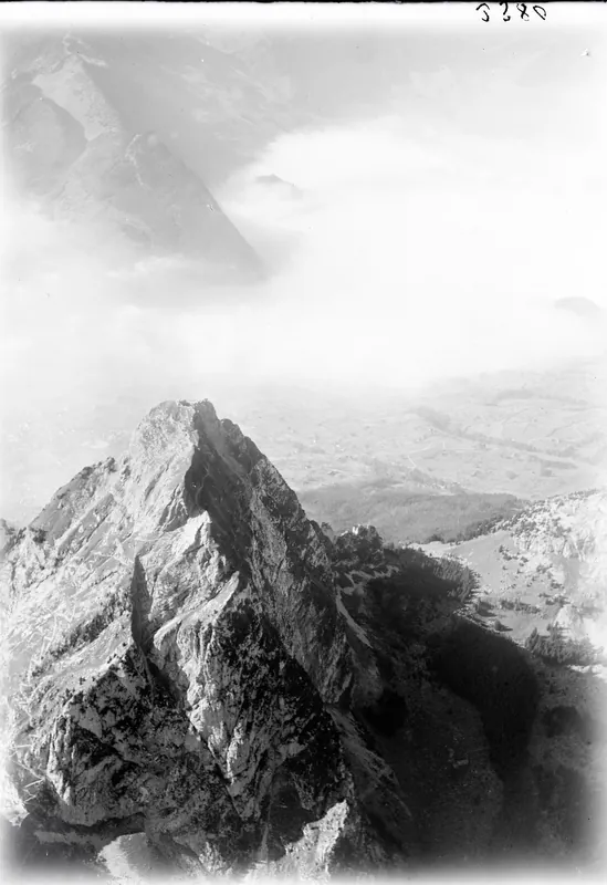 Grosser Mythen, Urmiberg v. O. aus 3000 m (1919)