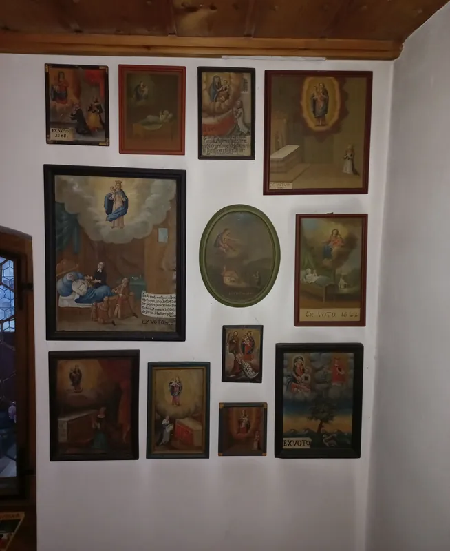 Rigi Kaltbad-rock chapel-ex voto-01ASD (2023-09-04)