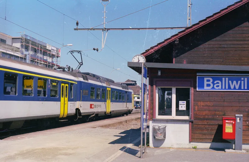 Leukerbad : Ex station building of the LLB ; MOB railcar, ex BDe 4/4 28 in Montbovon ; snowplow X 10 of the MOB, tpf tractor 12 ; BDe 4/4 142 in new dress ; Vitznau-Rigi steam loco 17 ; Ballwil with train 6033, Bt 906 at 11:35 in Ballwil ; train 6044 to Lenzburg in Hochdorf at 12:32, NPZ (16.07.2002-27.07.2002)