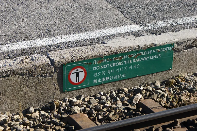 Rigi Kulm-sign Do not cross the Railway lines-01ASD (2023-09-04)