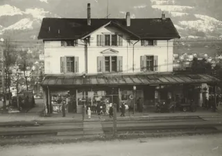 Küssnacht am Rigi , Stationsgebäude, Bahnseite (s. d. (sine dato))