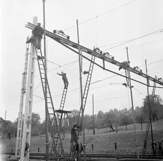 Fahrleitungsjochauswechslung in Küssnacht am Rigi (25.10.1951)