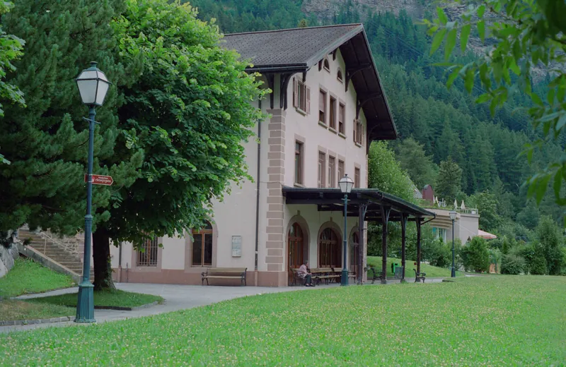Leukerbad : Ex station building of the LLB ; MOB railcar, ex BDe 4/4 28 in Montbovon ; snowplow X 10 of the MOB, tpf tractor 12 ; BDe 4/4 142 in new dress ; Vitznau-Rigi steam loco 17 ; Ballwil with train 6033, Bt 906 at 11:35 in Ballwil ; train 6044 to Lenzburg in Hochdorf at 12:32, NPZ (16.07.2002-27.07.2002)