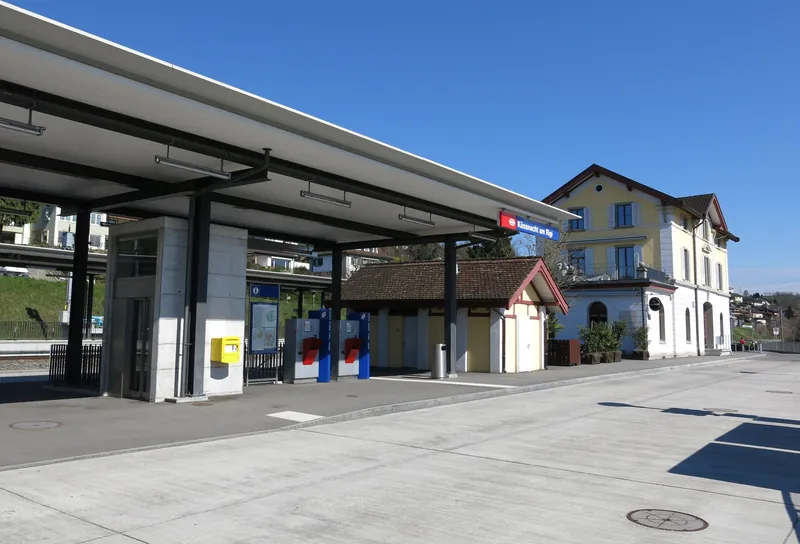 Küssnacht am Rigi, Switzerland (26884695735) (2015-04-06 11:11)