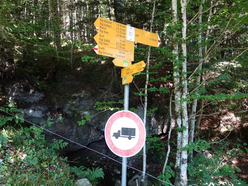 Rigi Dächli Wegweiser Schwyzer Höhenweg 63 (2022-07-19 09:42:02)