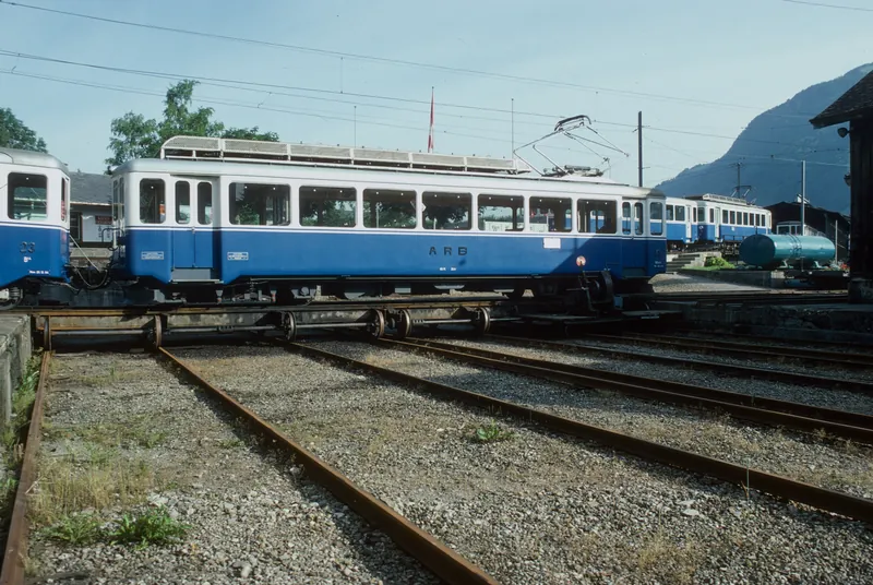 Arth-Goldau, depot, Arth-Rigi-Bahn (ARB) cogwheel railcar BDhe 2/4 on the transfer table (7/1985)