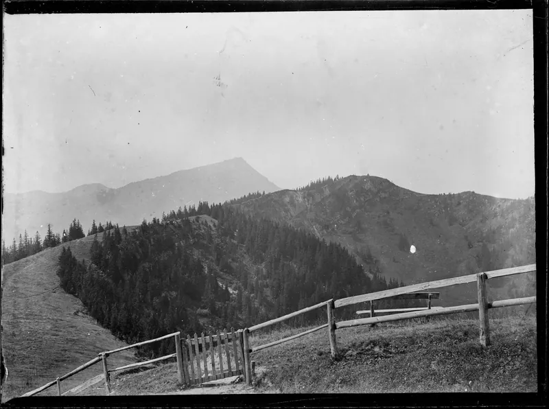 Bergspitze mit der Rigi im Hintergrund (1902)