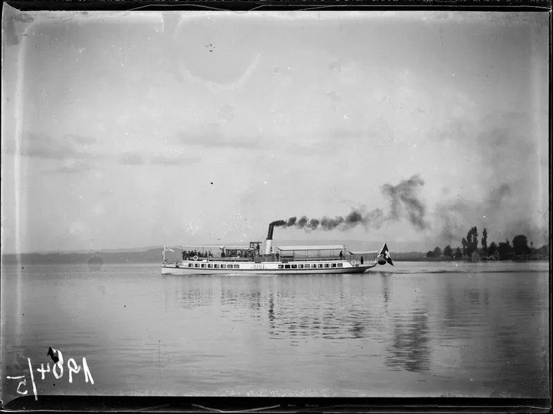 Schraubendampfer "Rigi" bei der Fahrt (1904)