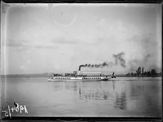 Schraubendampfer "Rigi" bei der Fahrt (1904)