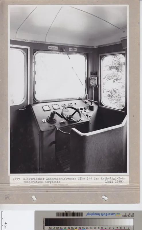 Elektrischer Zahnradtriebwagen CFhe 2/4 der Arth- Rigi -Bahn Führerstand bergseits (ca. 1949)