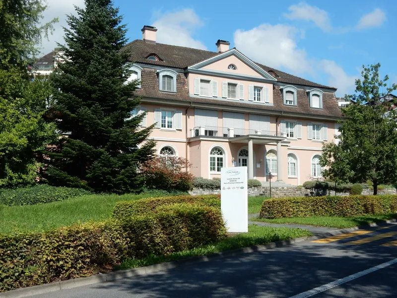 Küssnacht am Rigi, Bahnhofstrasse, administrative building of the Baer cheese factory (08.09.2015)
