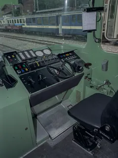 Canton BE, Zweisimmen, Bde 5003 and Bt 5303 ; driver's cab in cab car ABt 5303 ; Ae 4/4 258 in Zweisimmen at 10.00 o'clock ; ABDe 8/8 4002 ; Arth-Rigi railcar in Goldau ; bogie downhill of BDe 2/4 12 and Bt 22 on the siding (22.06.2000-23.07.2000)