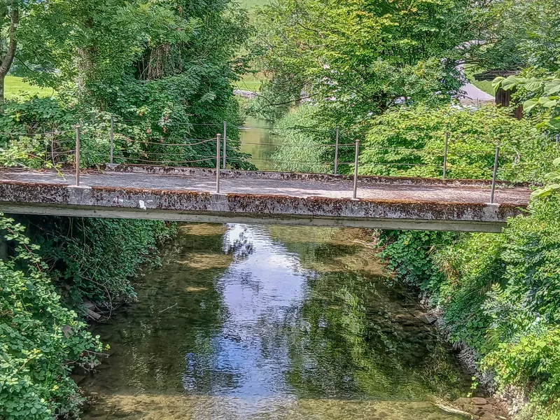 Brücke beim Gebäude Seewenstrasse 69.1 über die Seeweren, Seewen SZ – Brunnen SZ 20260725-jag9889 (2026-07-25 12:37:30)