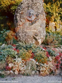 Denkmal mit Aufschrift "N. Riccenbacher 1817-1899 Rigi-Bahn-Erbauer" (zwischen 1950 und 1980)