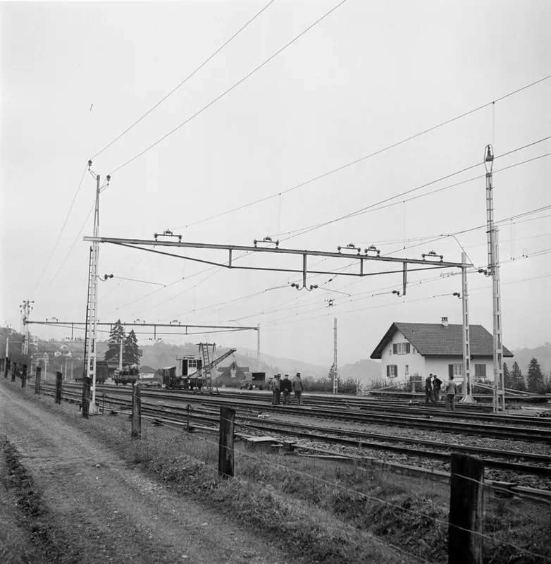 Fahrleitungsjochauswechslung in Küssnacht am Rigi (25.10.1951)