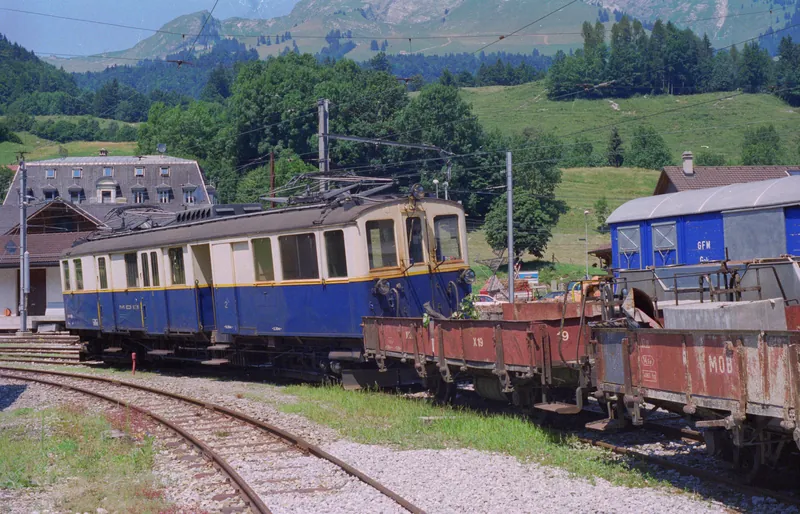 Leukerbad : Ex station building of the LLB ; MOB railcar, ex BDe 4/4 28 in Montbovon ; snowplow X 10 of the MOB, tpf tractor 12 ; BDe 4/4 142 in new dress ; Vitznau-Rigi steam loco 17 ; Ballwil with train 6033, Bt 906 at 11:35 in Ballwil ; train 6044 to Lenzburg in Hochdorf at 12:32, NPZ (16.07.2002-27.07.2002)