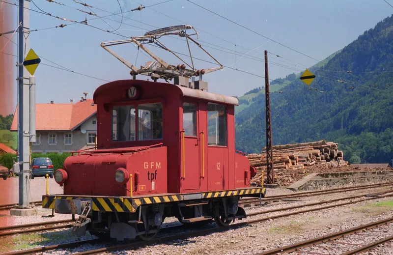 Leukerbad : Ex station building of the LLB ; MOB railcar, ex BDe 4/4 28 in Montbovon ; snowplow X 10 of the MOB, tpf tractor 12 ; BDe 4/4 142 in new dress ; Vitznau-Rigi steam loco 17 ; Ballwil with train 6033, Bt 906 at 11:35 in Ballwil ; train 6044 to Lenzburg in Hochdorf at 12:32, NPZ (16.07.2002-27.07.2002)
