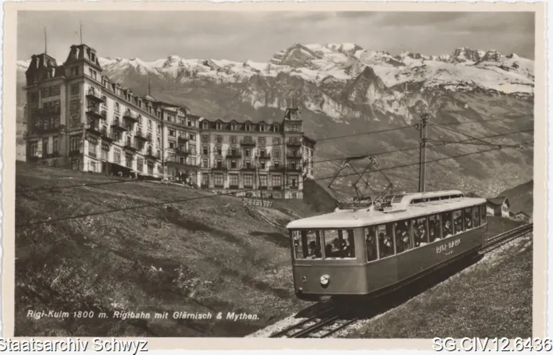 Rigi-Kulm mit Rigi-Bahn vor Mythen und Glärnisch (keine Angabe)