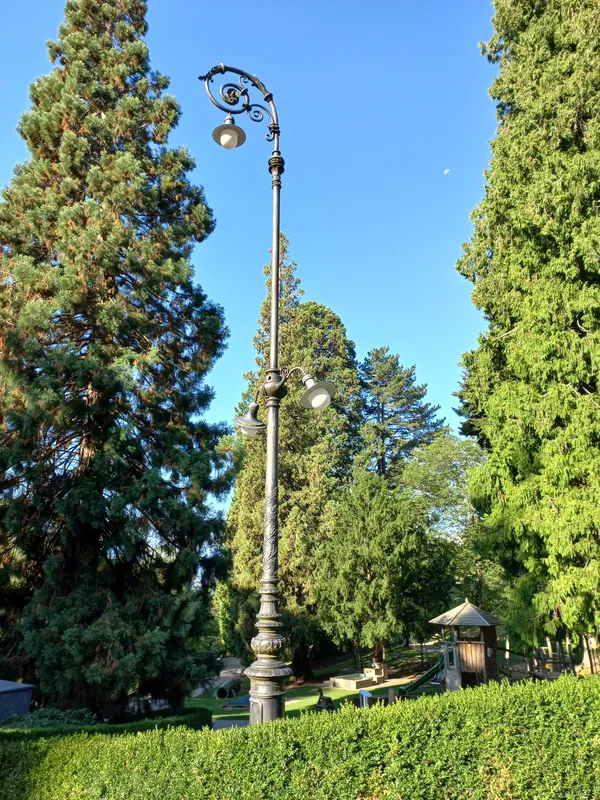 Weggis-street lamp near city hall-01ASD (2023-09-03)
