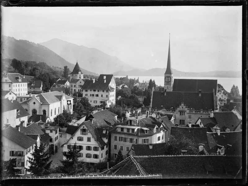 Dächer der Altstadt Zug mit der Rigi (1899)