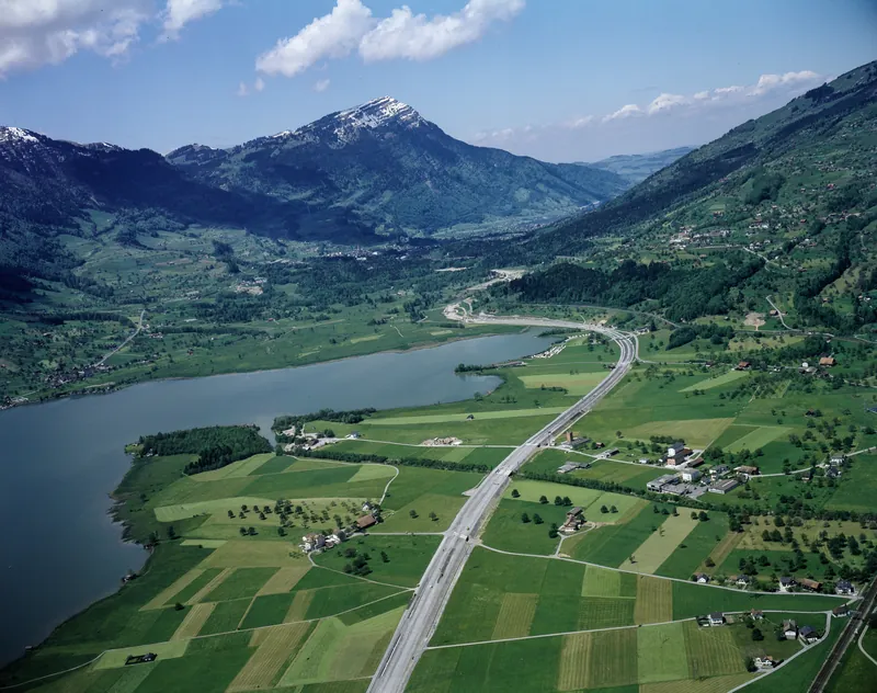 Lake Lauerz with Rigi (21.05.1979)