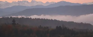 The fog above Lake Zürich and the hills and mountains surrounding it (2020-11-30)