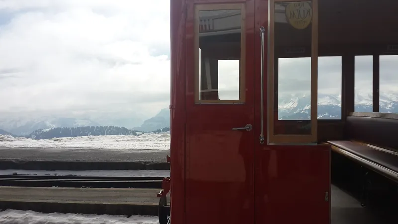 Train of Rigi mountain (2014-03-16 11:49:34)